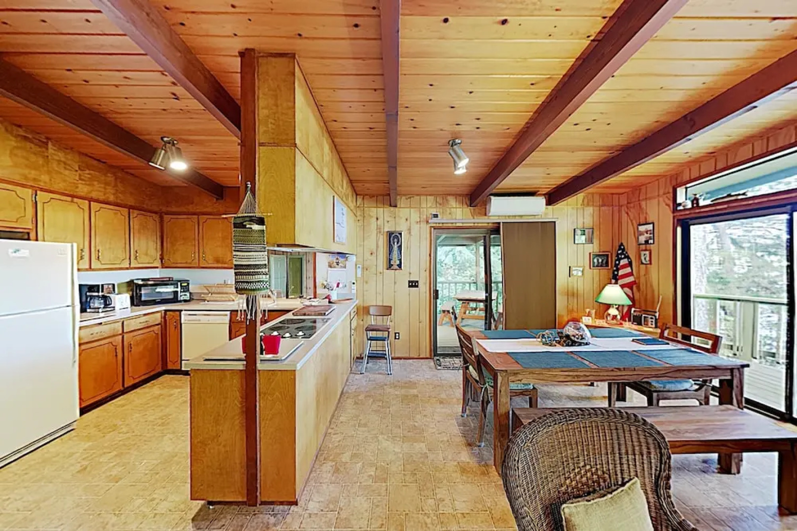 New Listing! Martys Lakehouse W/ Boat Dock 3 Bedroom Home