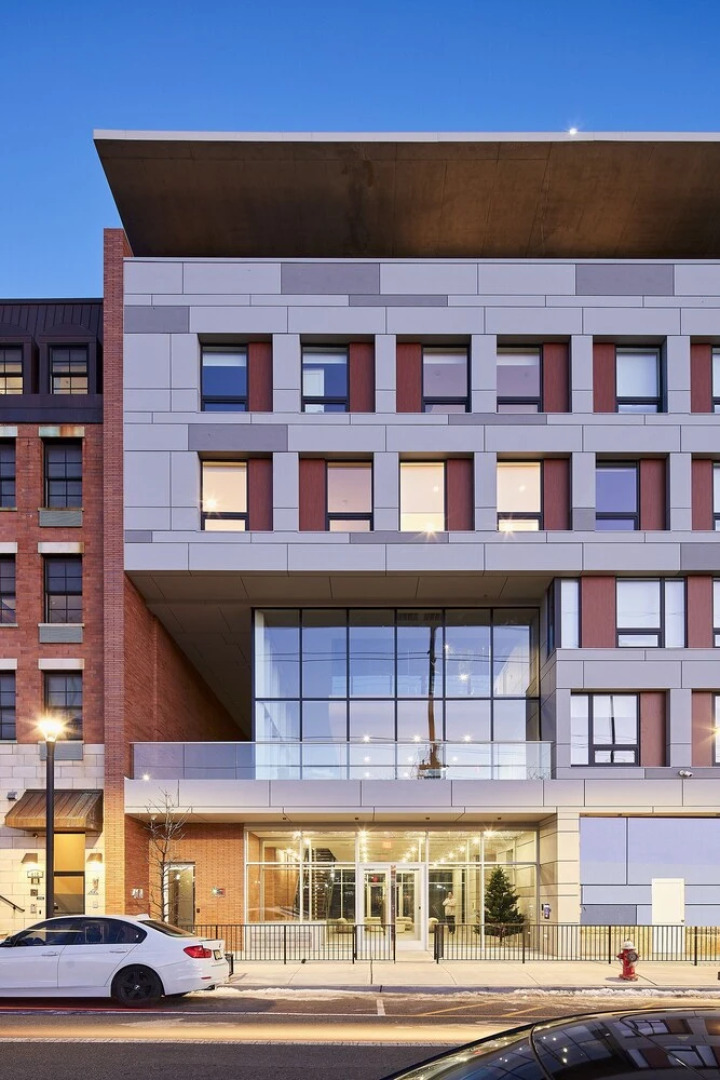 Modern 3 BR Loft -shared Deck - gym - Mins to NYC