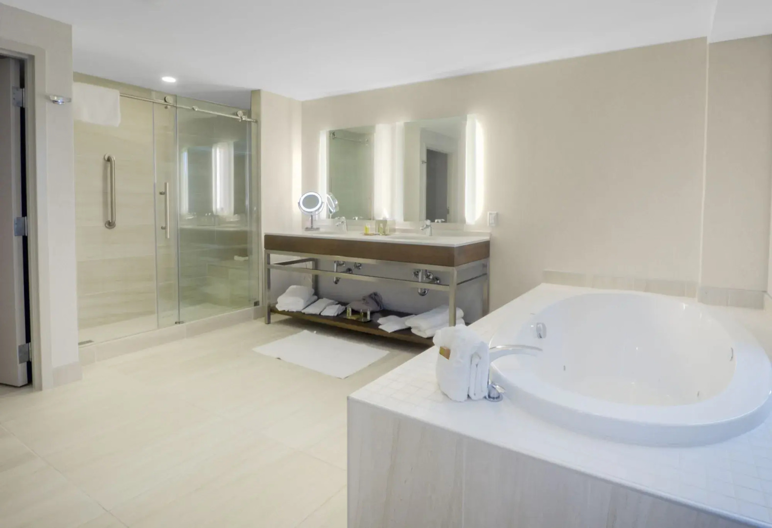 DoubleTree by Hilton Hotel Niagara Falls New York