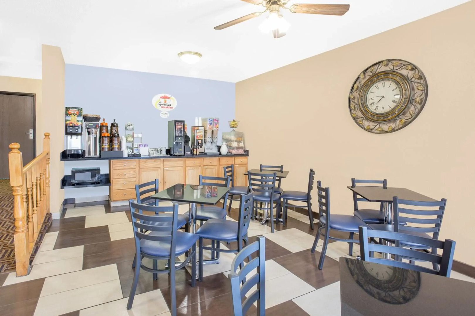Boarders Inn & Suites by Cobblestone Hotels - Waterloo/Cedar Falls