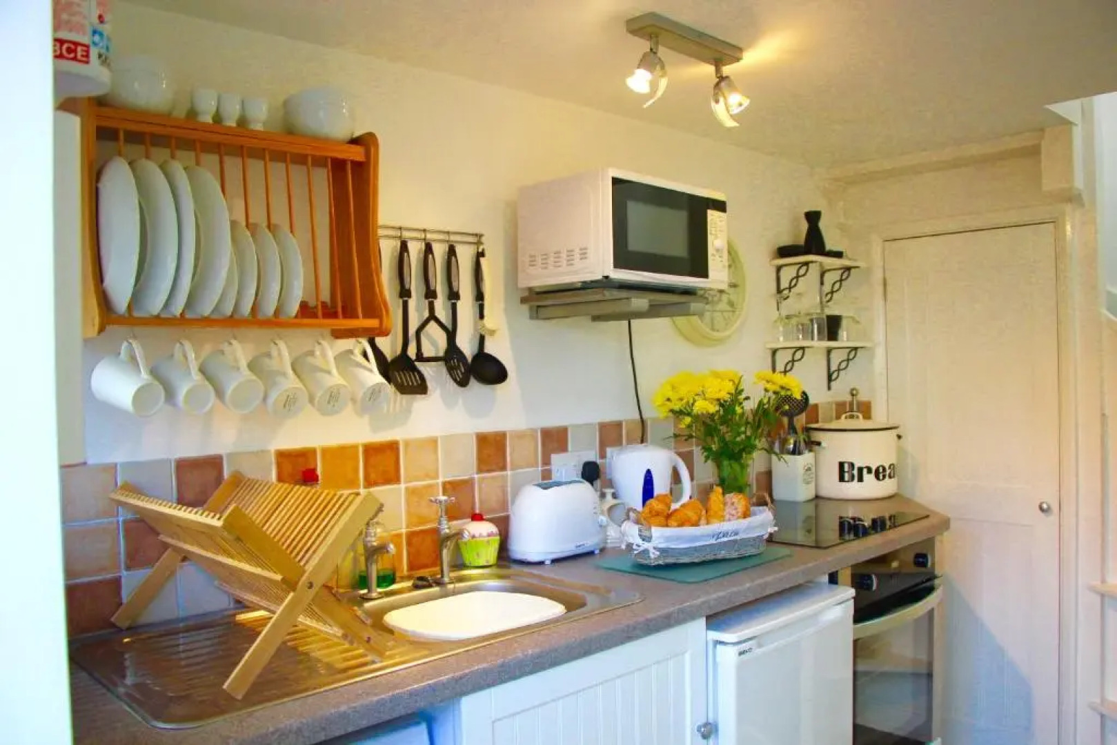 Romantic Flint Cottage on the Suffolk Coast