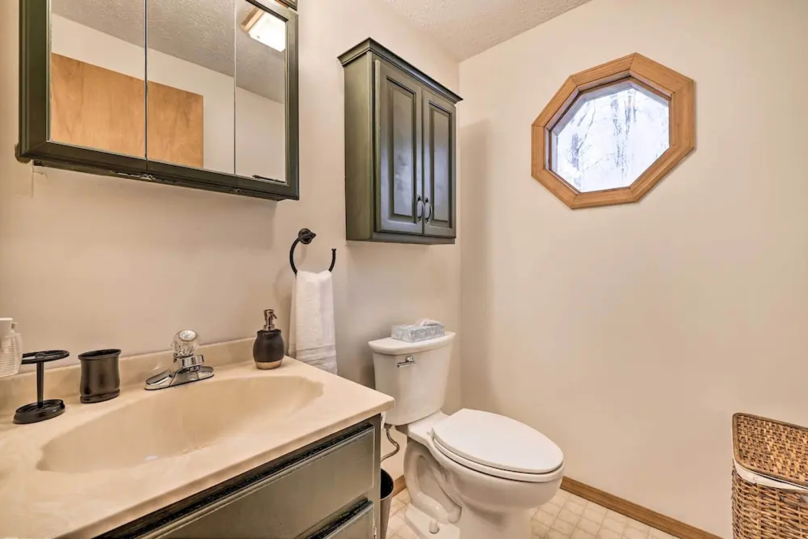 Walk to Arrowhead Lake: Cabin w/ Private Hot Tub!