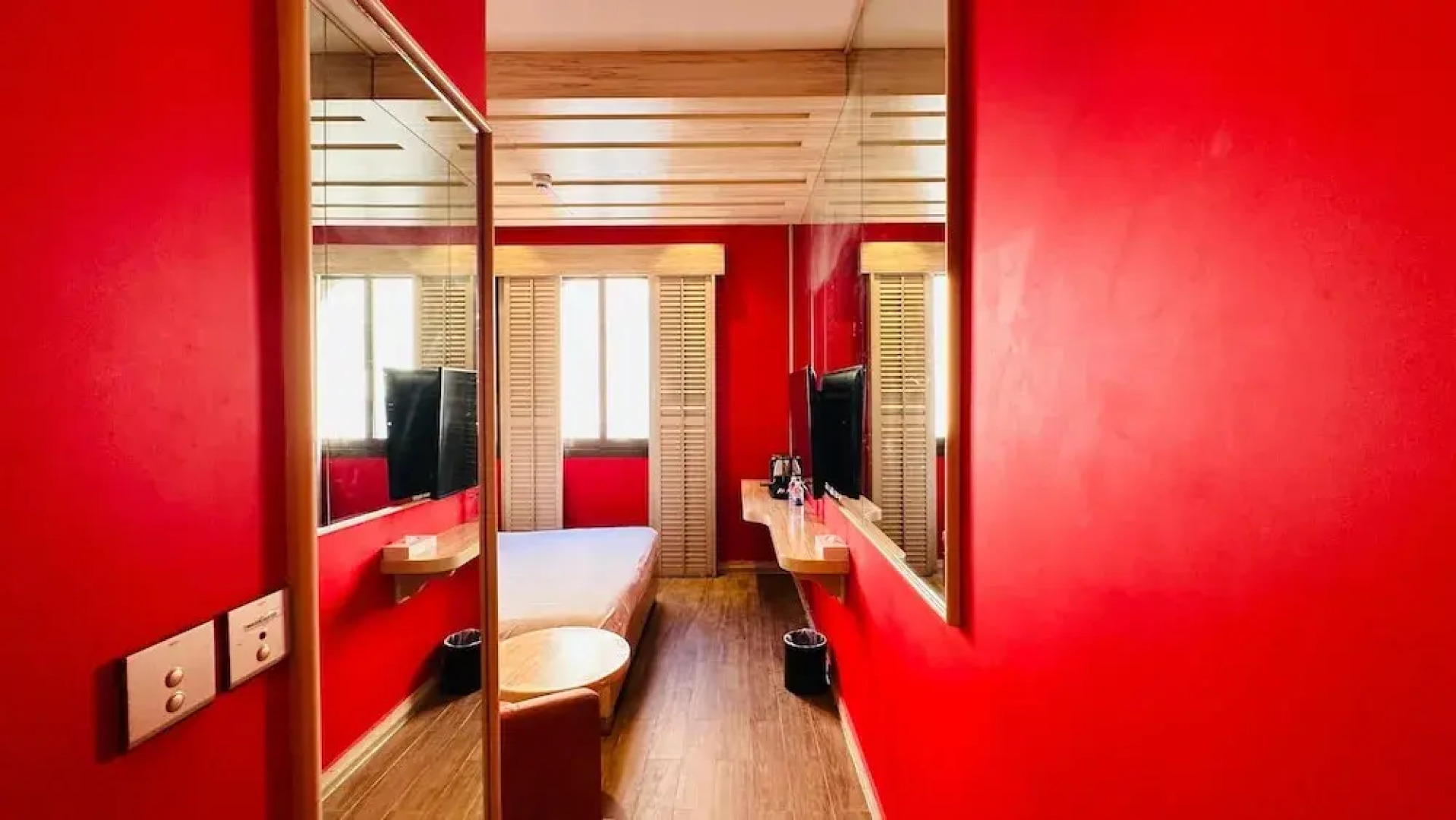 Отель Reflections Hotel