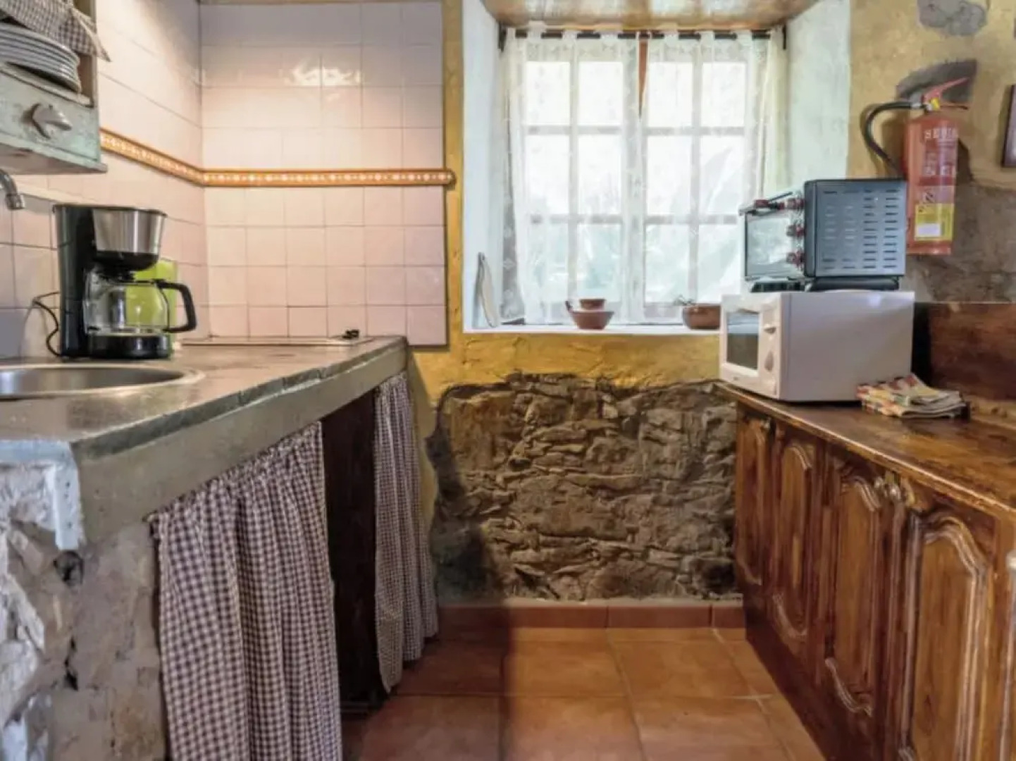 House Sleeps6-parking-garden-pool in Summer-pet