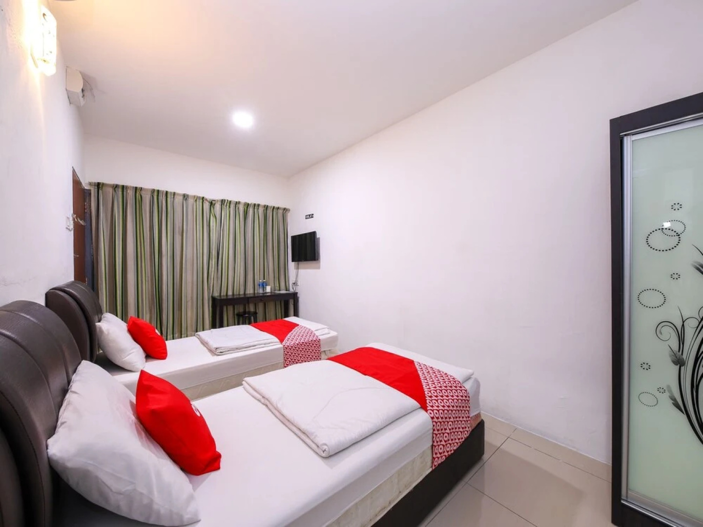 OYO 89702 Md Hotel Masai