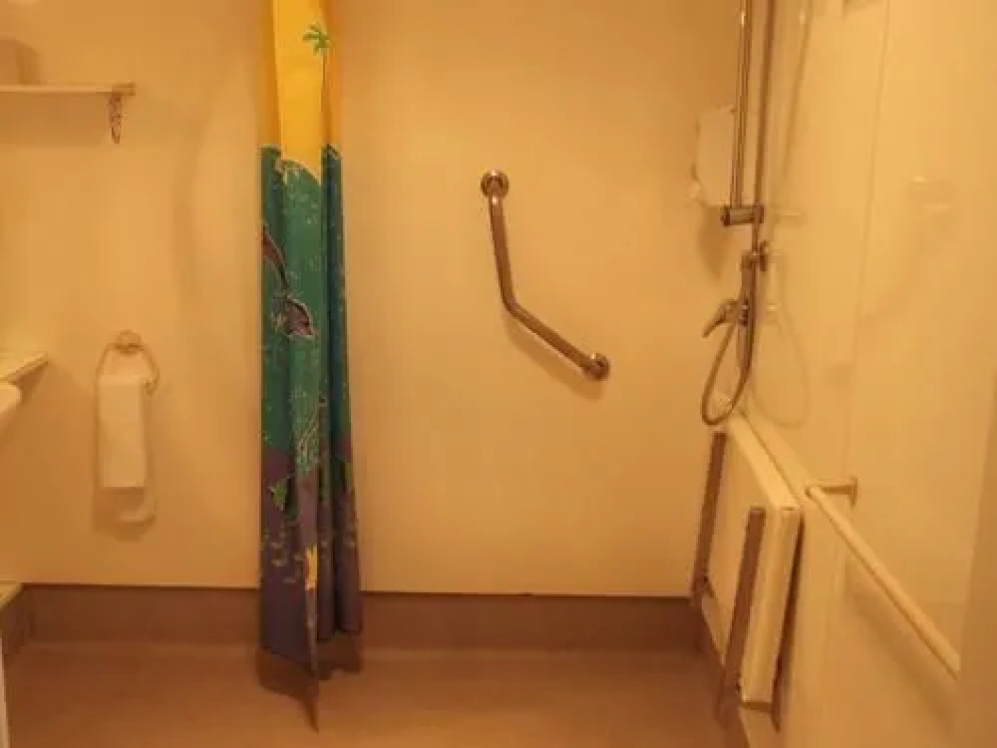 Beach Motel and Cabins