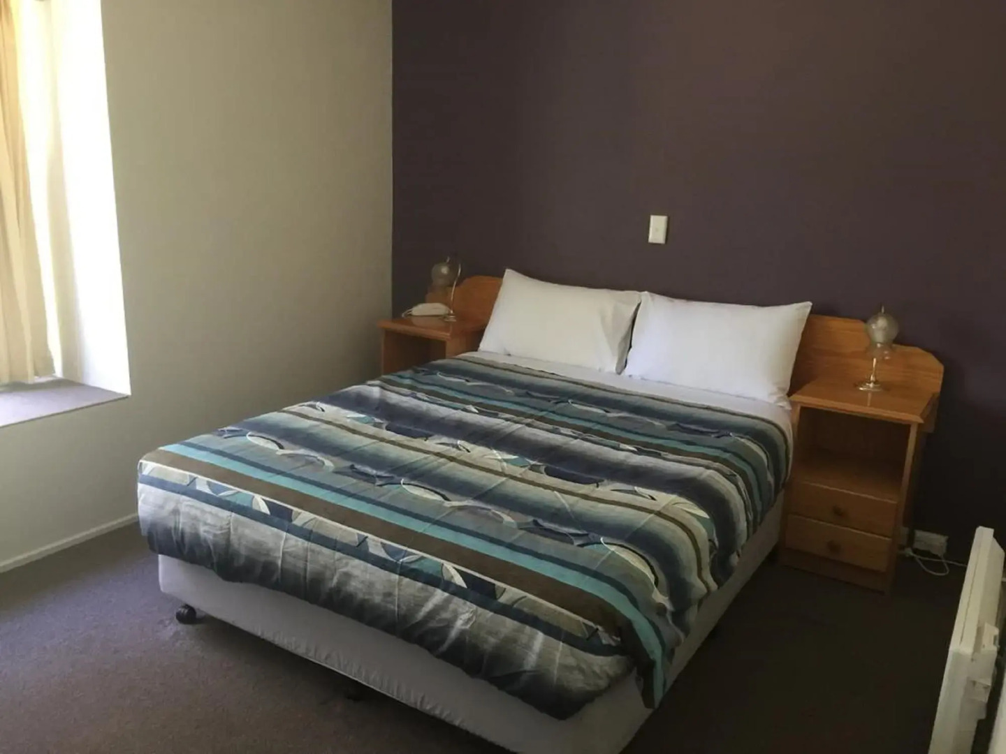 The Fox and Hounds Historic Hotel