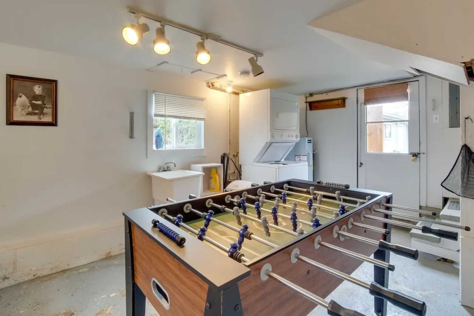 Charming Gold Beach Home < 1 Mi to Rogue River!