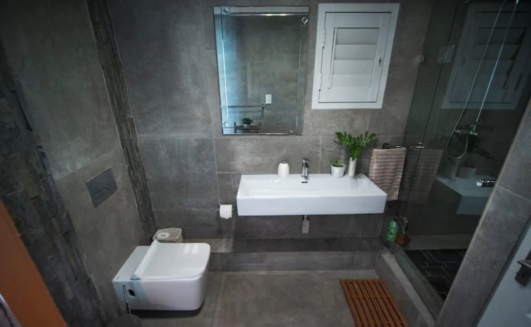 4 Dolphin views La Mercy