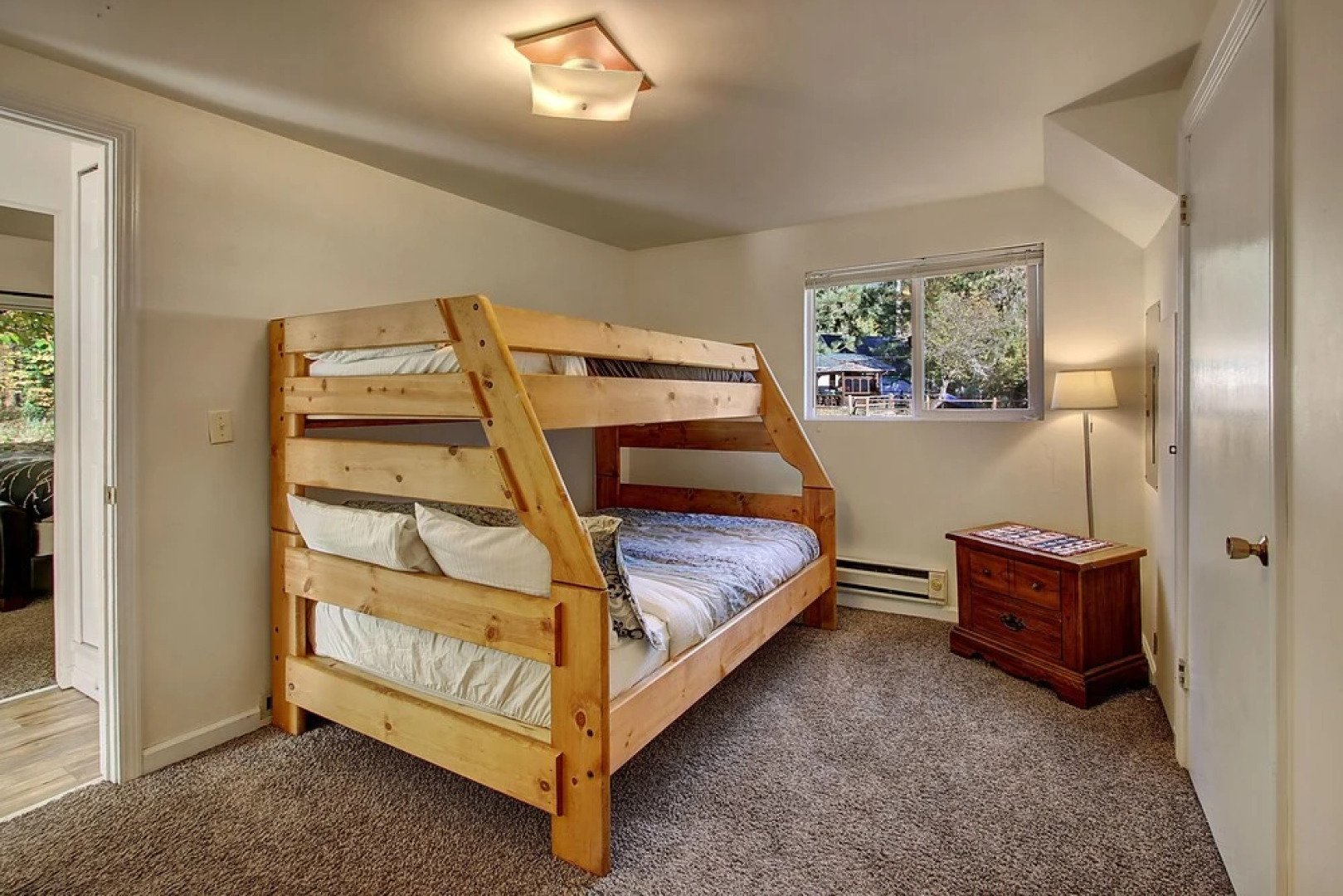 Baring Bend Lodge - Three Bedroom Cabin with Hot Tub