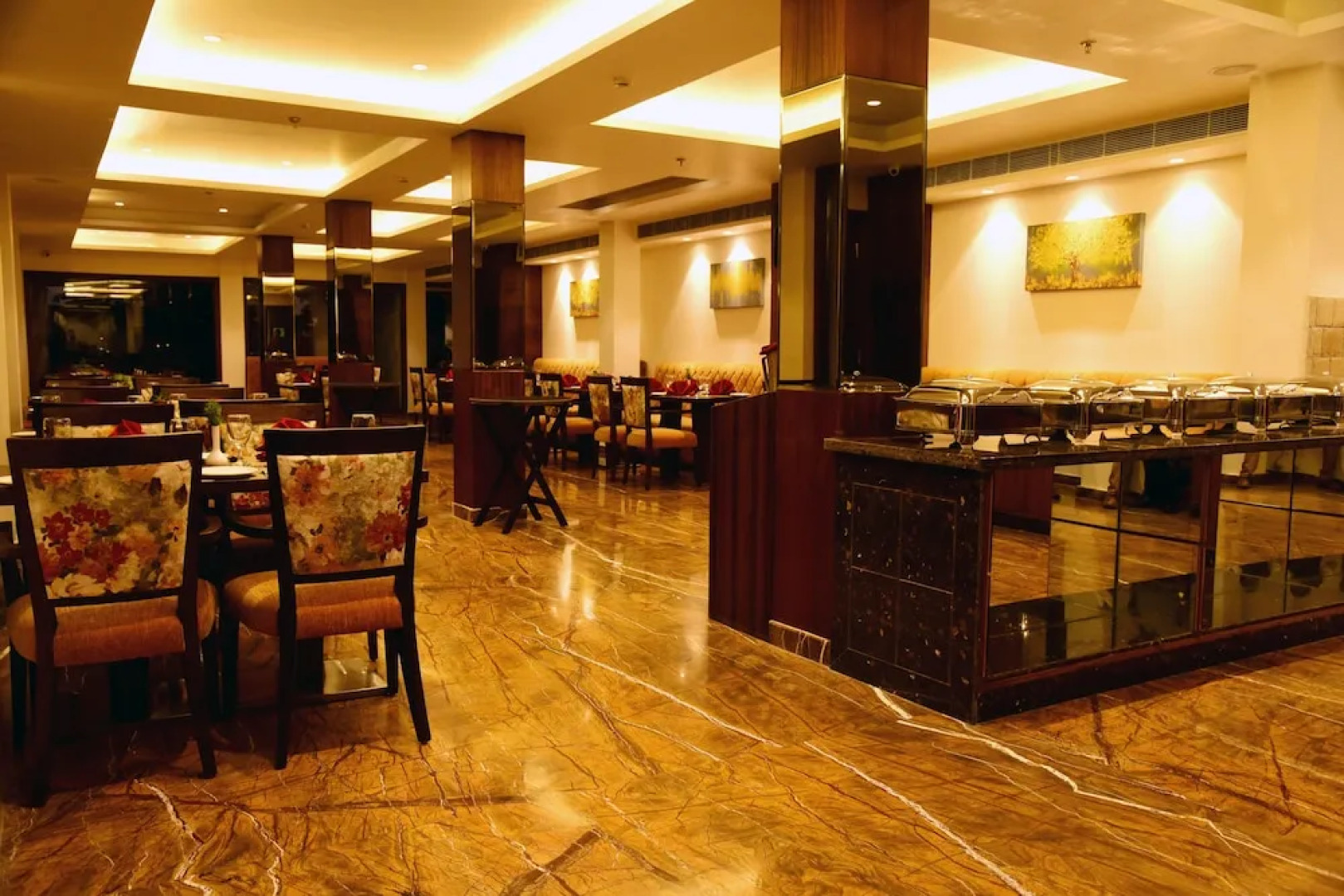 Royale Retreat Hotel & Spa Near Mall Road