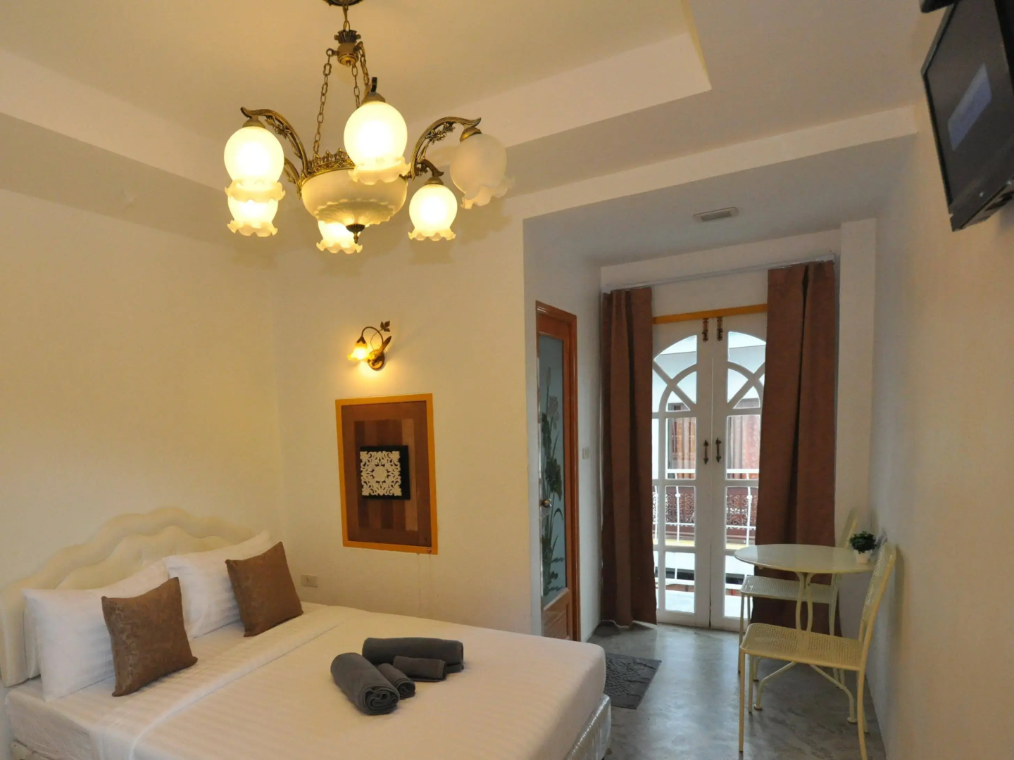 Side Walk Boutique Hotel