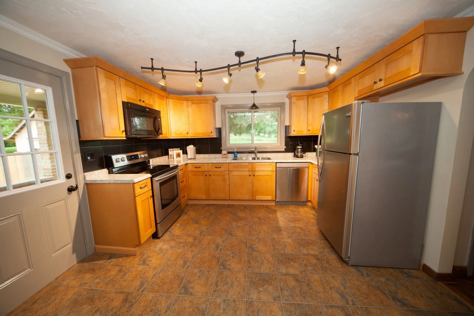 Log Cabin Lodge & Suites