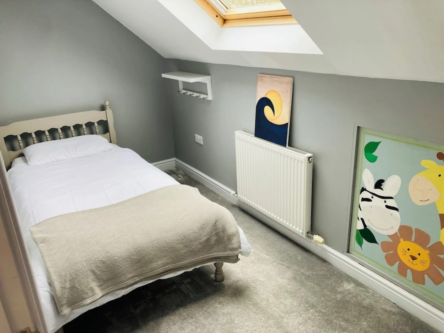 Beautiful 4-bed House With Countryside Views