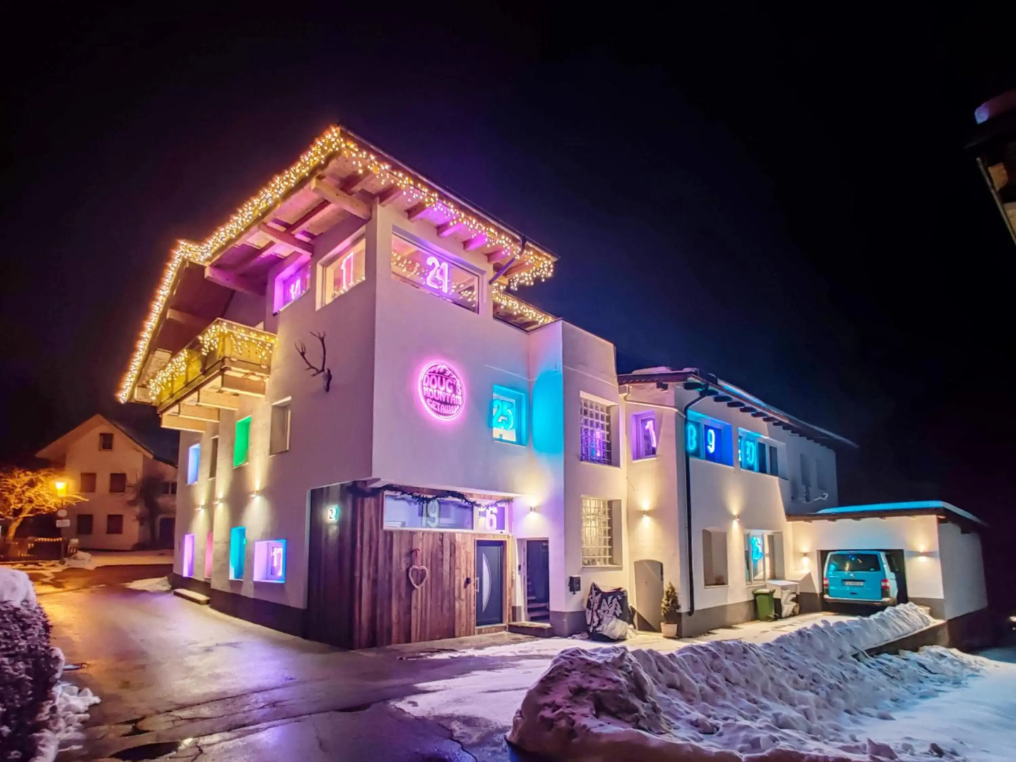 DMG - 'Funky First Floor' Unique Mountain Apartment