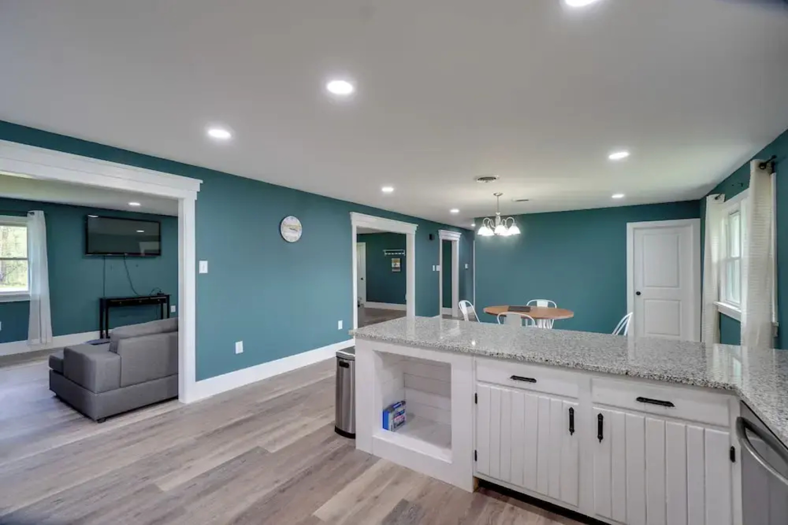 Walk to Stores: Home in Historic Shepherdstown!