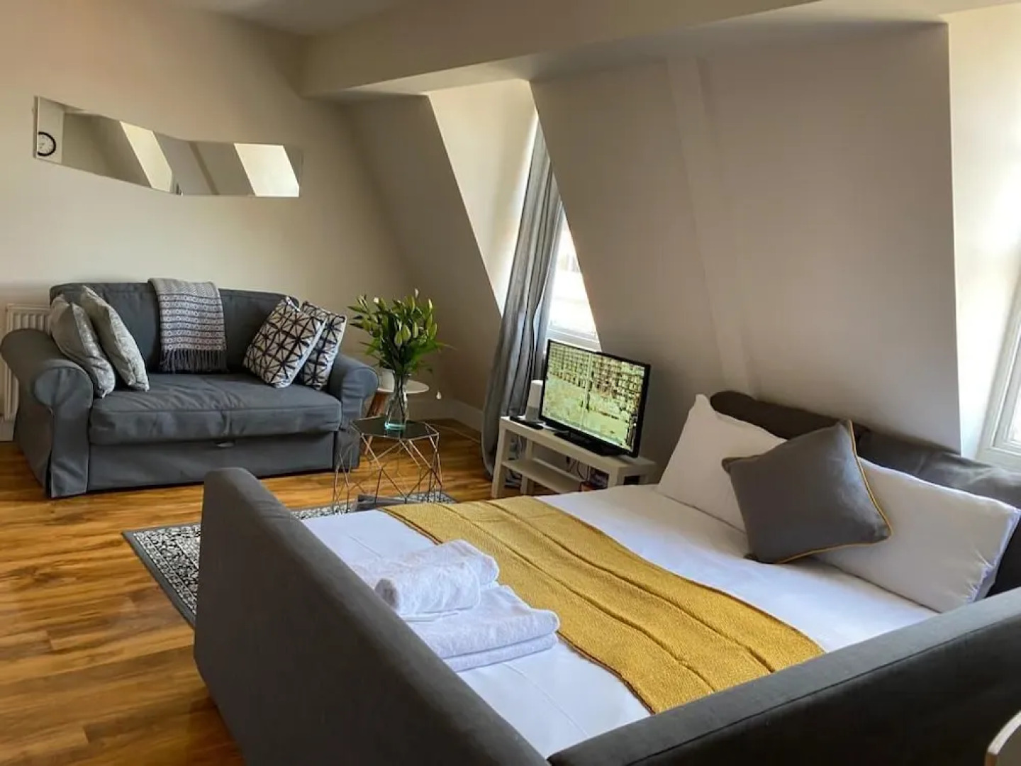 Luxurious Modern One Bedroom Apartment