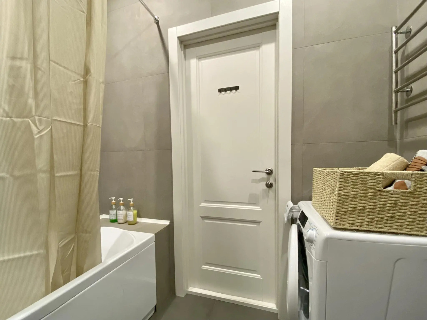 Compass (Компасс) на улице Сергея Джанбровского 5