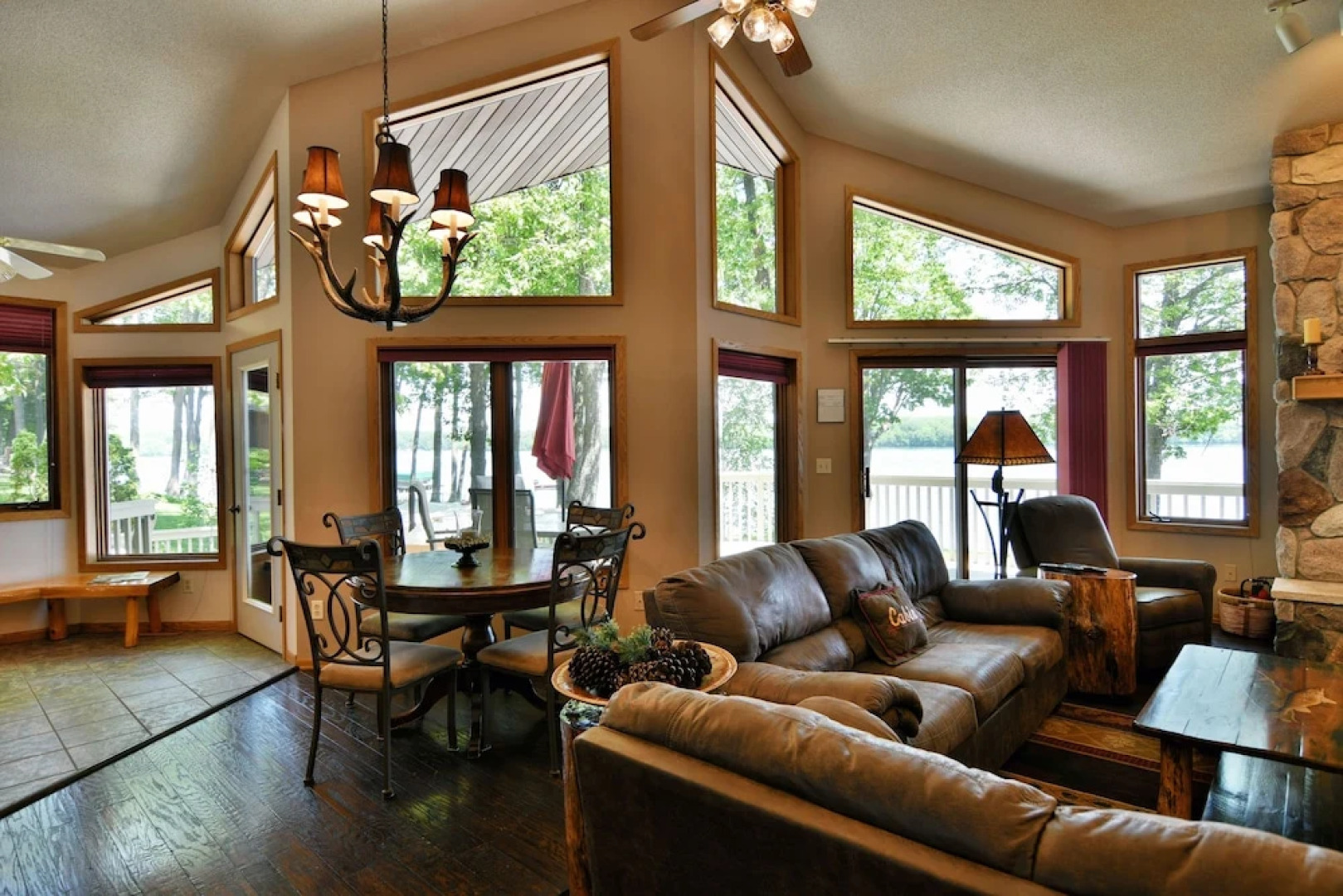 Cheif Lake Lodge 4 Bedroom Home by RedAwning