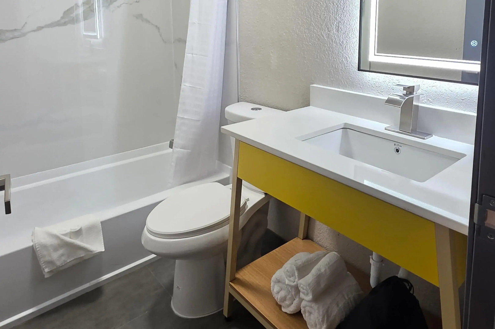 Days Inn by Wyndham Waukegan