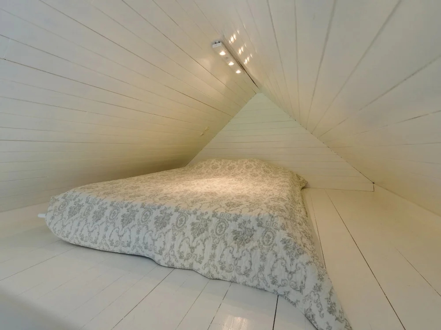 Peaceful Holiday Home in Plouguin With Indoor Pool