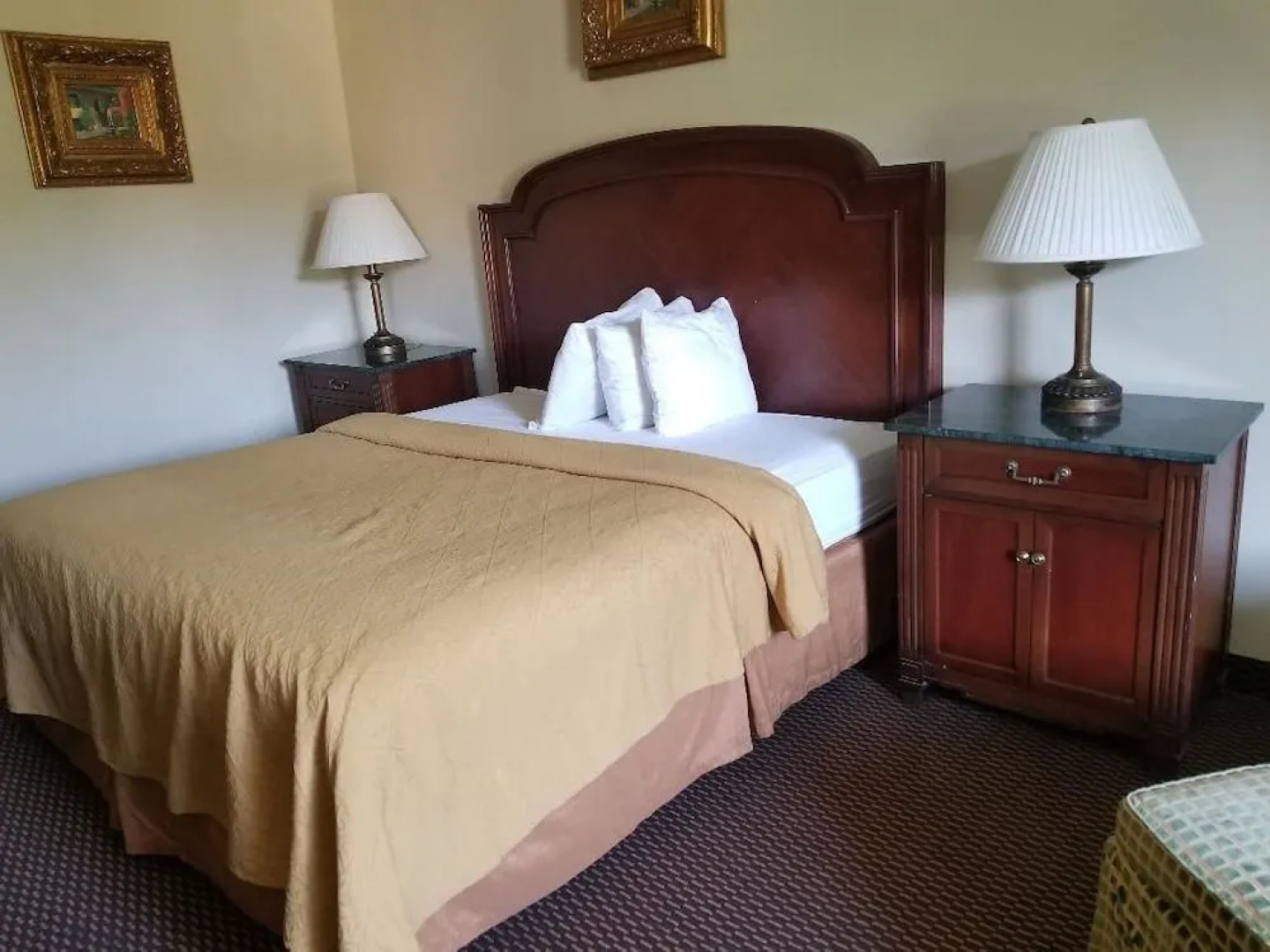 Executive Inn & Suites