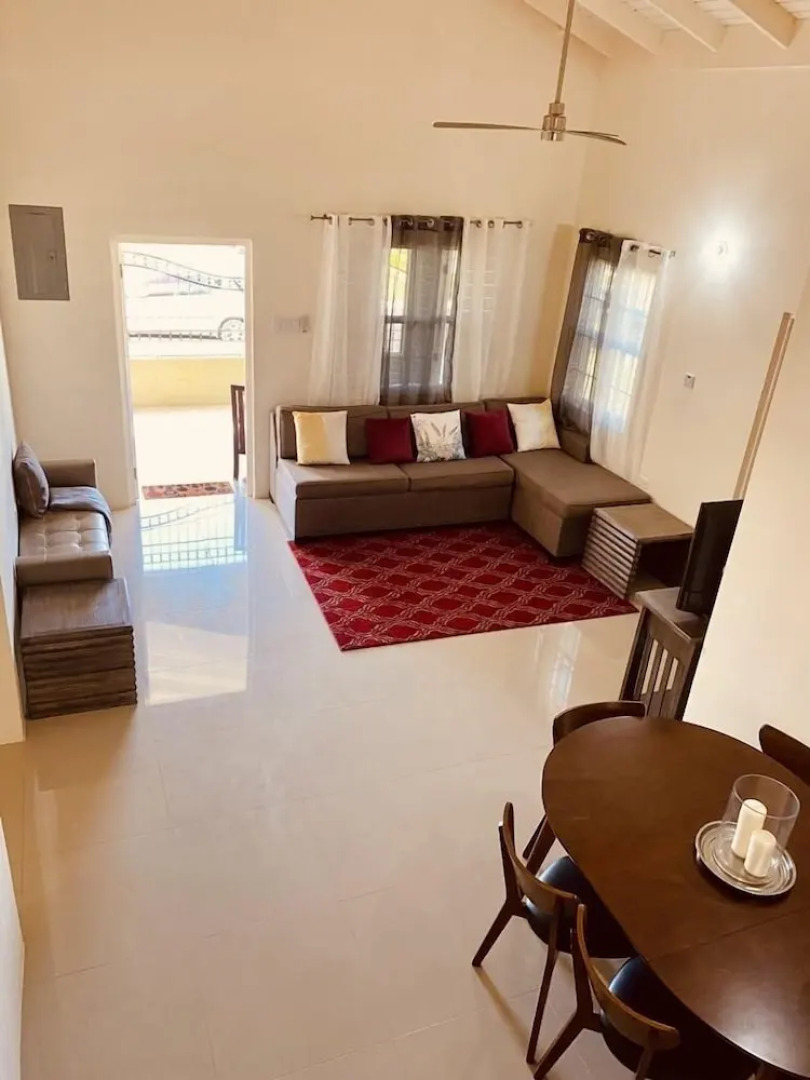 Jhadano Villa 3BR Pool Shuttle 3 Mins to Beach