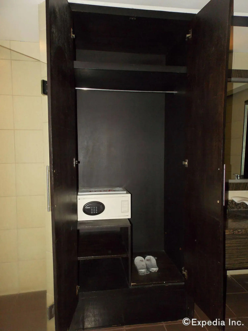 Planta Centro Bacolod Hotel & Residences