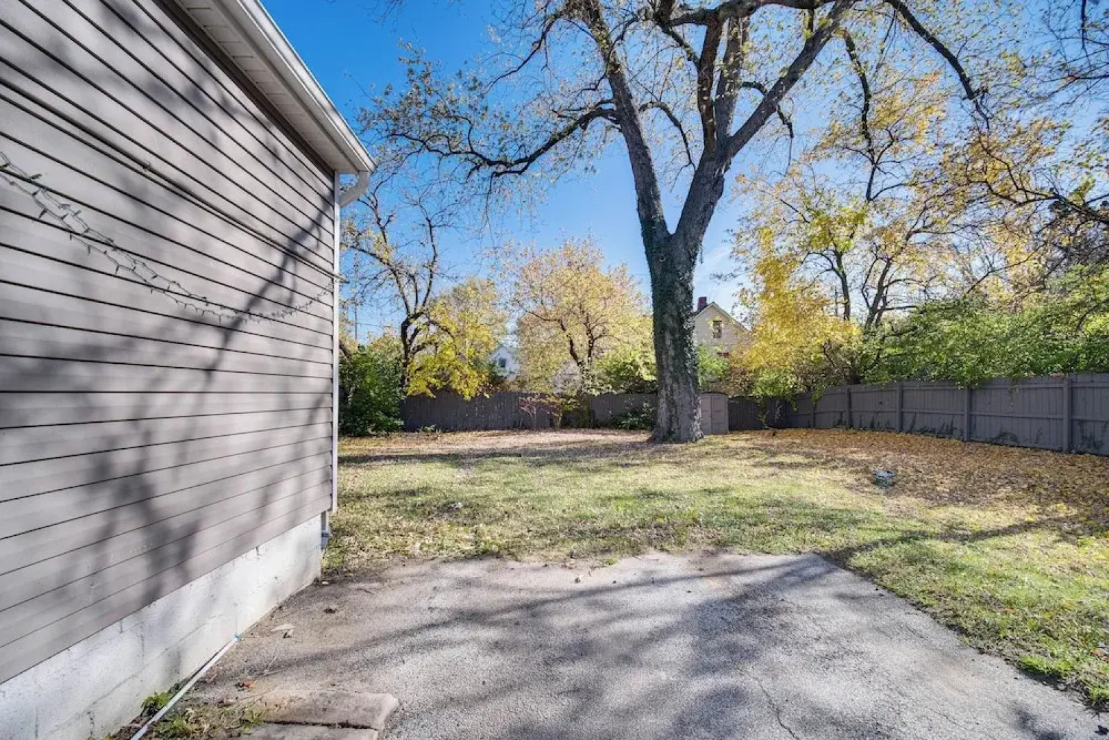 8 Mi to Dtwn: Cleveland Family Home