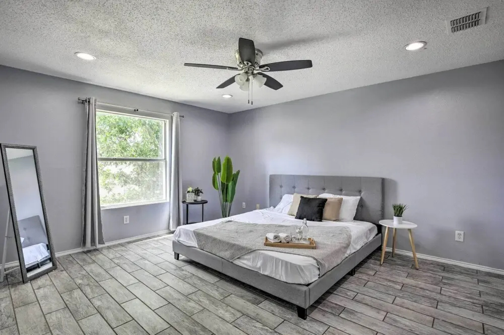 Sleek Rockwall Home Near Dtwn Dallas & Lake!