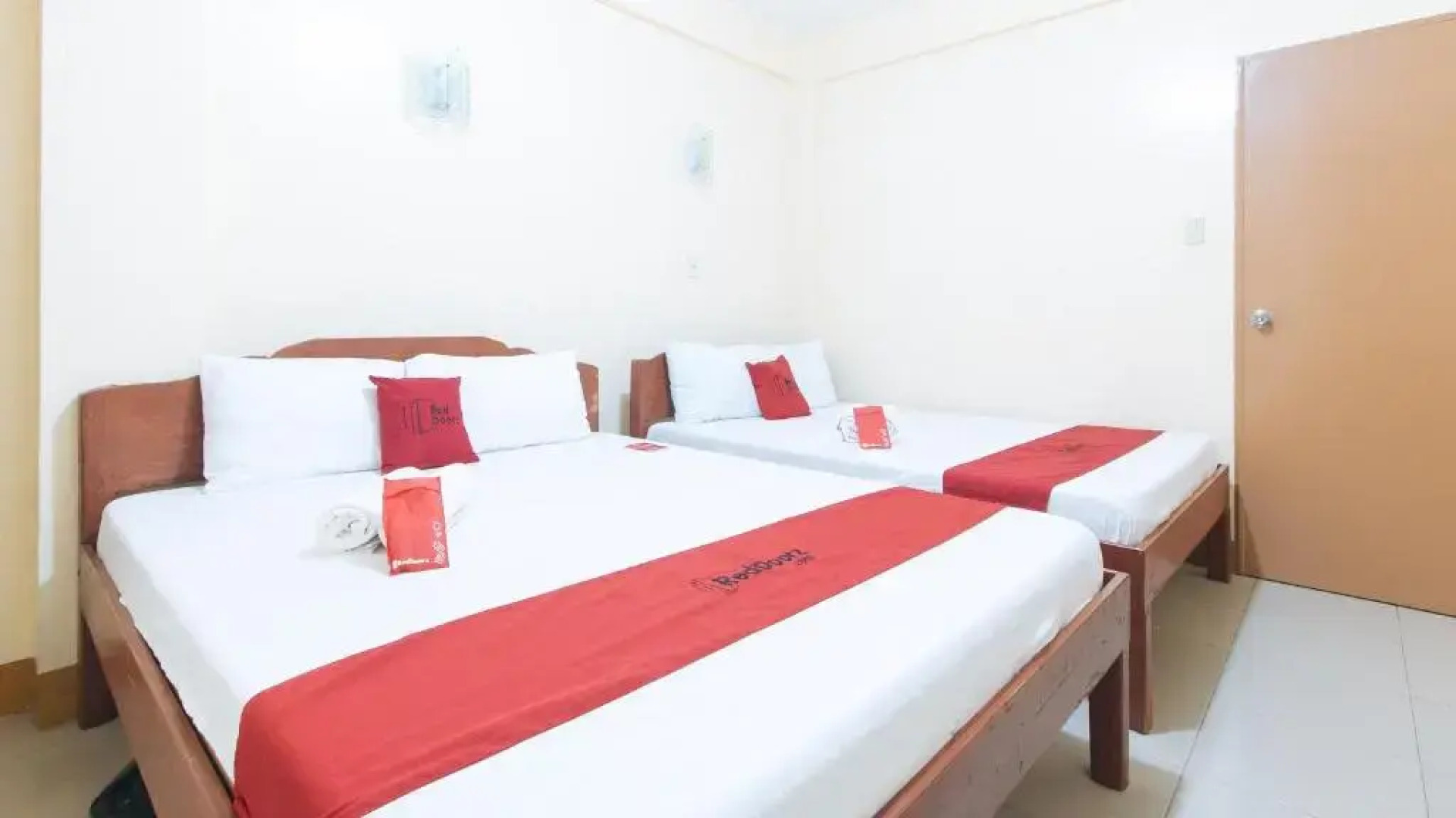 Reddoorz @ Golden Park Inn La Union