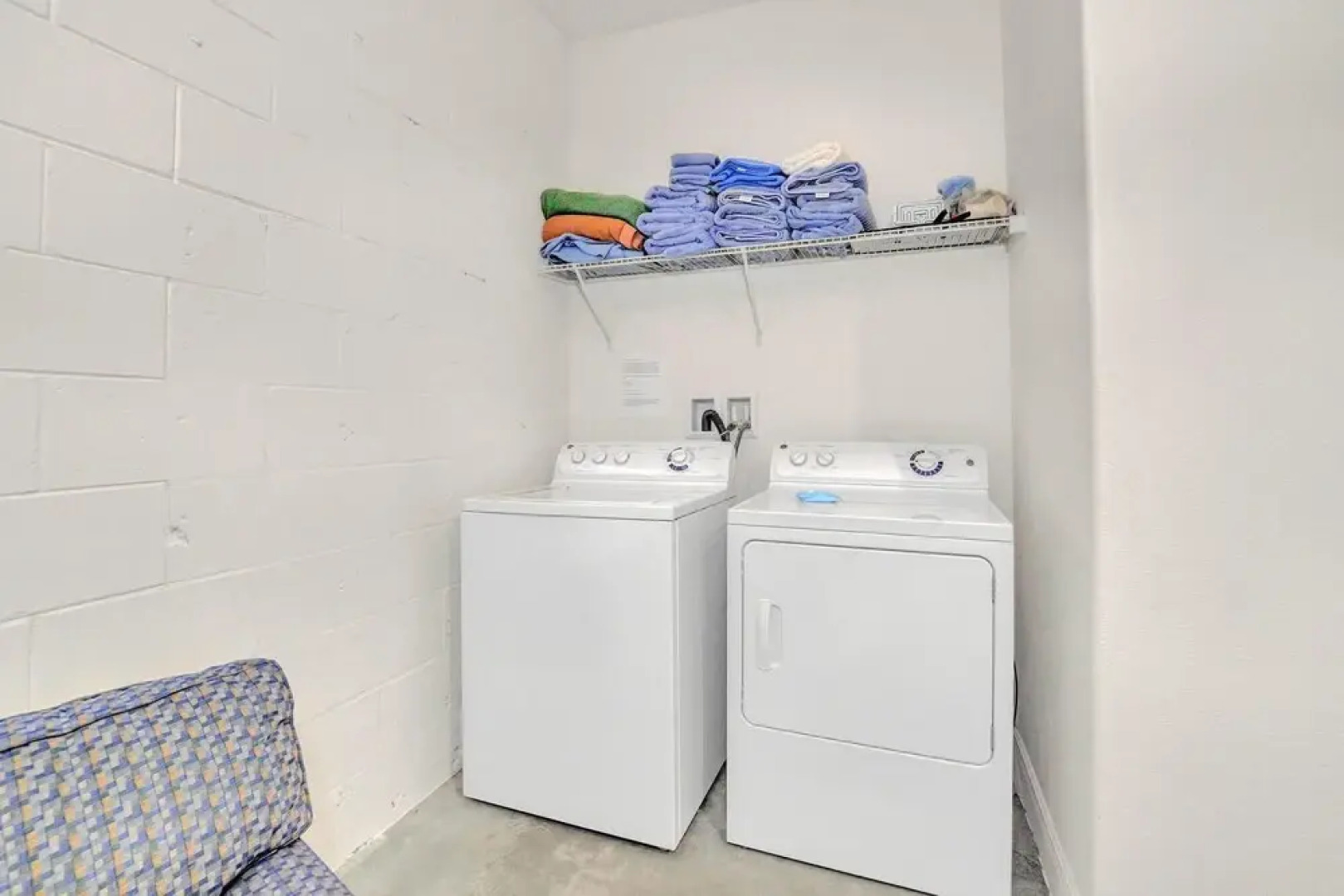 5BR Luxury Family Home - Pool BBQ and Netflix