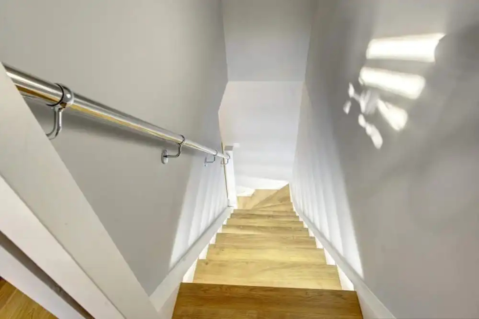 Stylish 2 bed House With Parking in Rugby