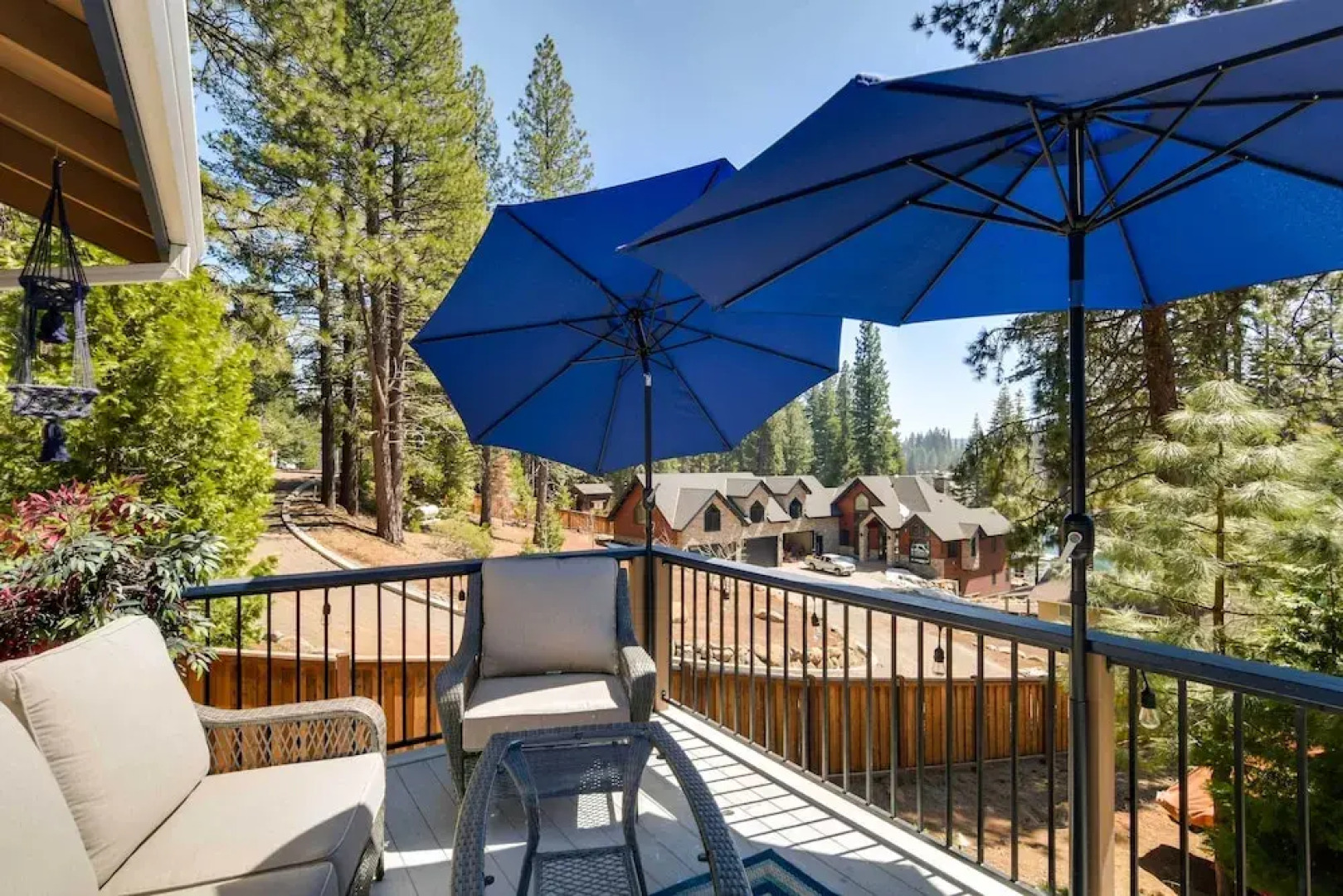 Updated Lake Almanor Retreat w/ Patio & Grill!