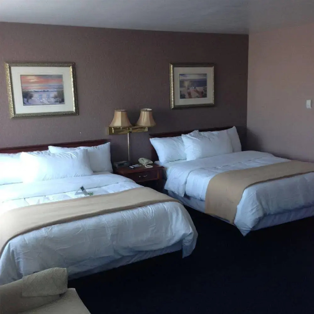 V Hotel & Suites