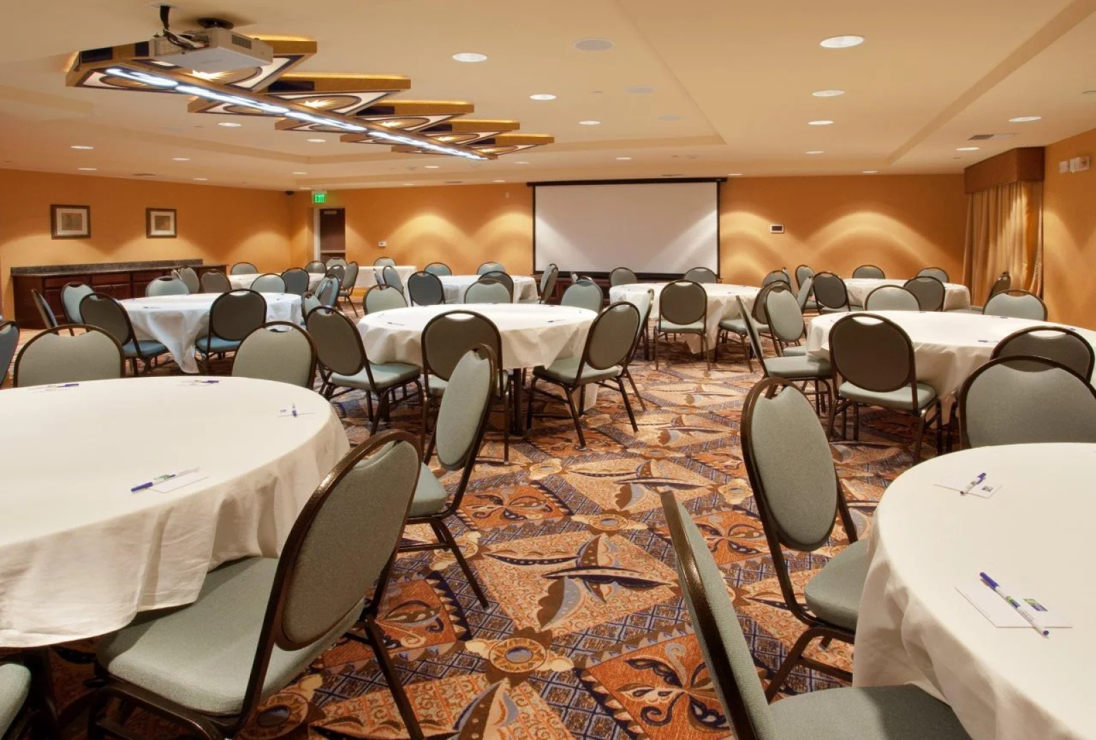 Holiday Inn Express & Suites Sacramento NE Cal Expo by IHG