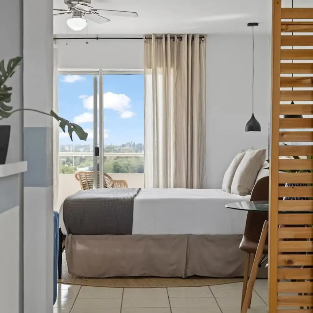 Bayshore Bliss- Cozy Space Pool Views