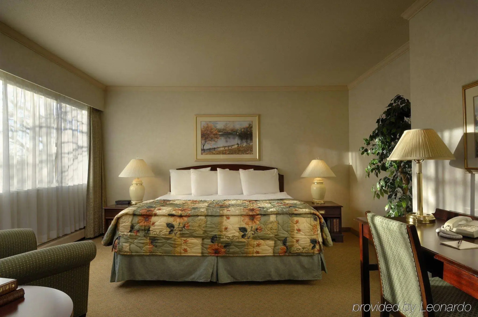 Royal Scot Hotel & Suites