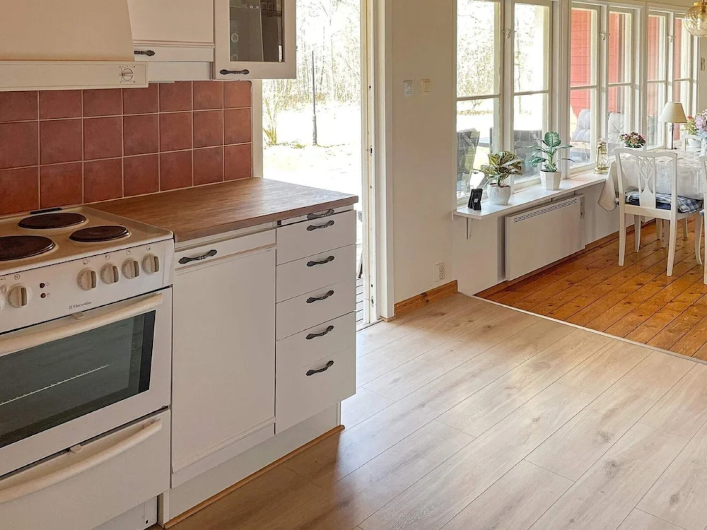 Lakefront Cottage in Torsebo