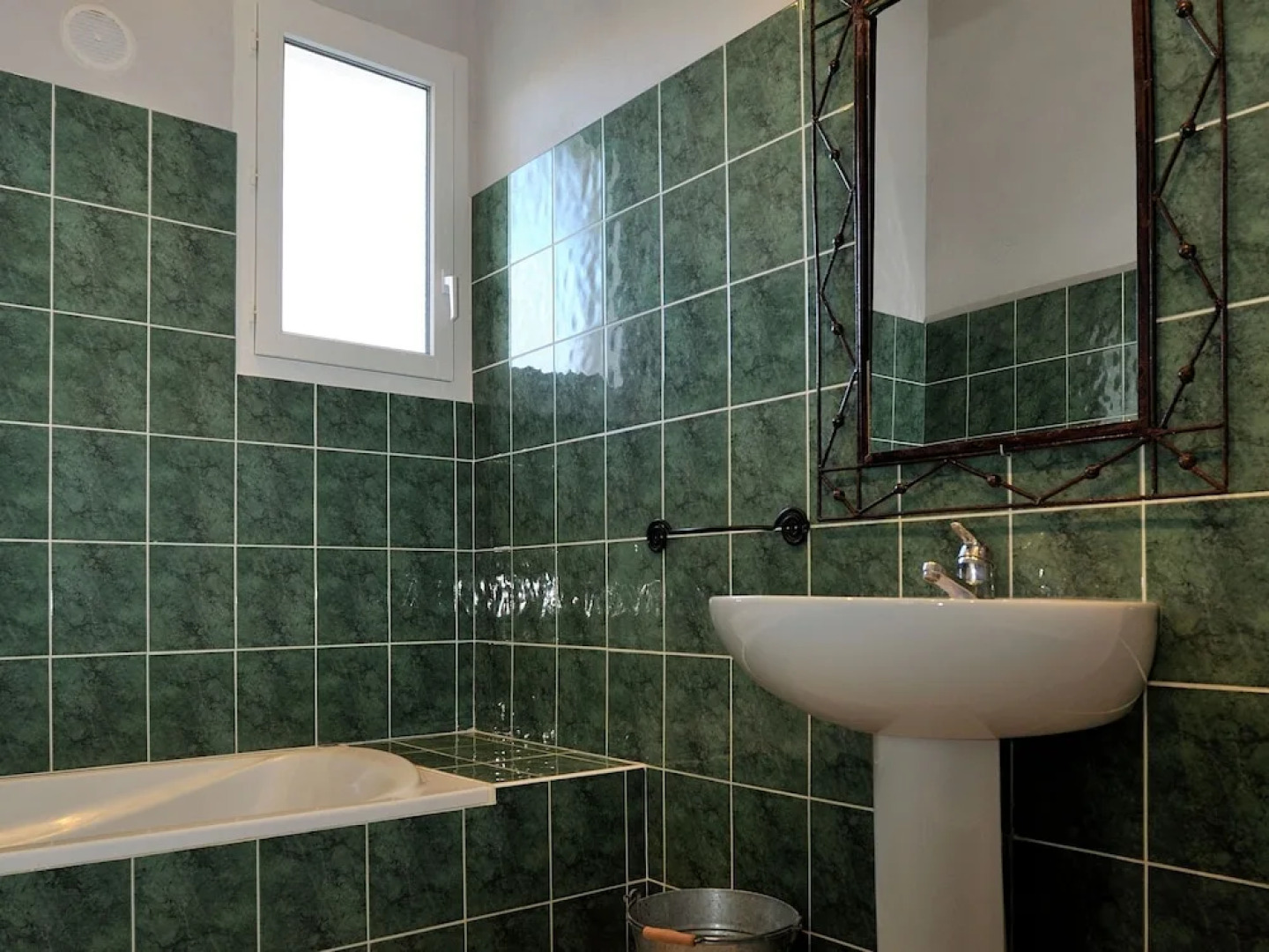 Tastefully Furnished Villa With Fenced Private Pool, 9 km From Vaison-la-romaine