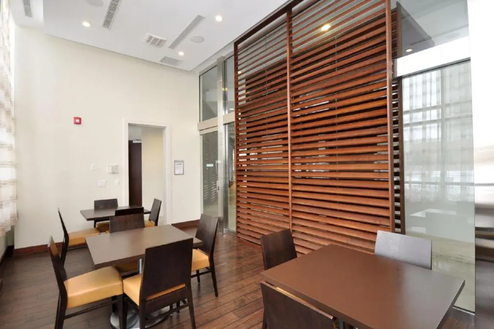 Royal Stays Furnished Apartments - Square One