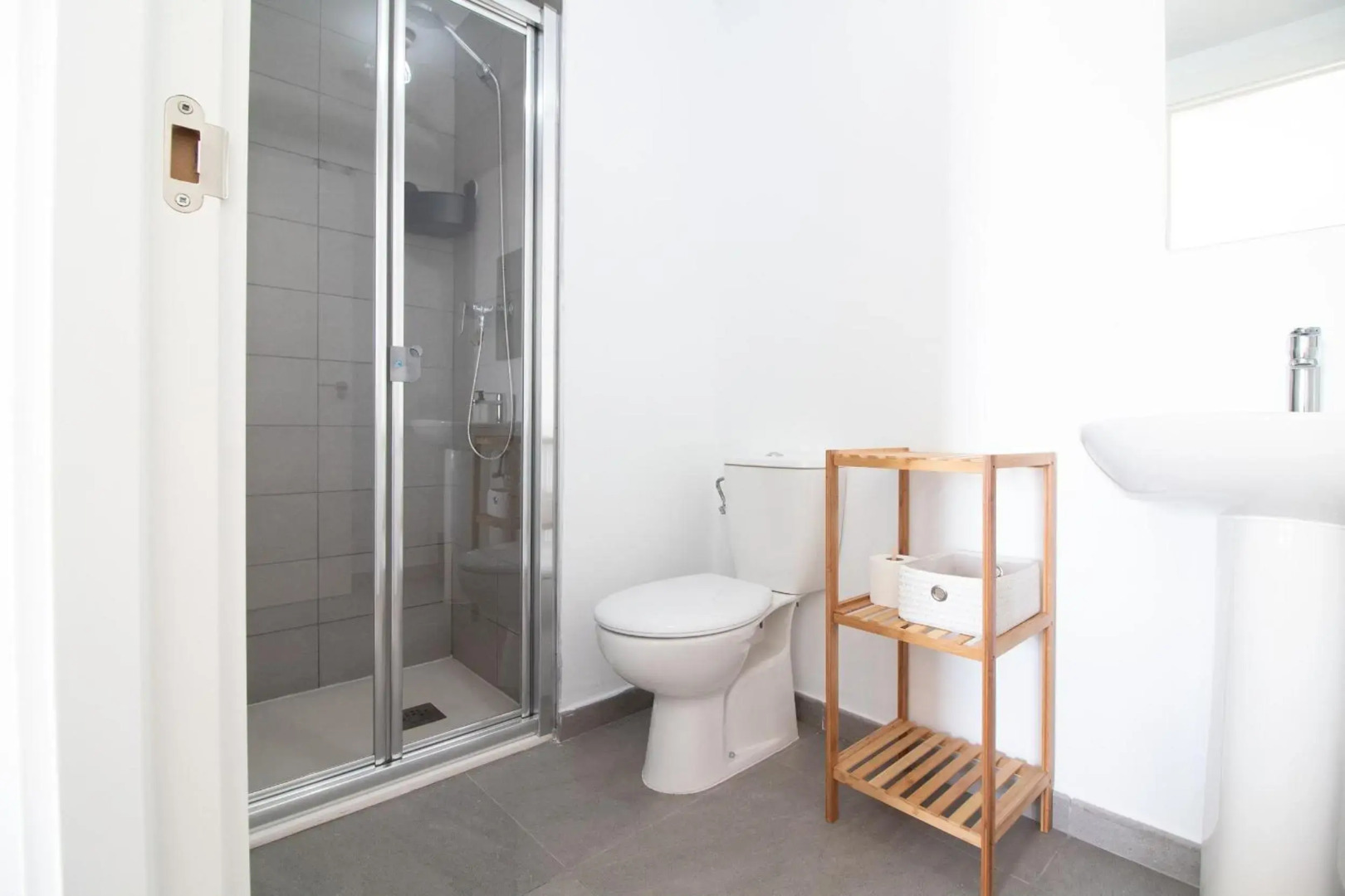 Global Properties, Moderno apartamento con terraza y vistas al mar