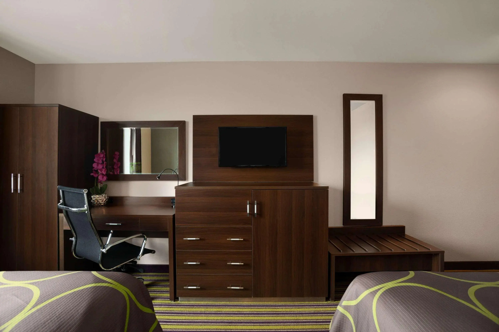 Super 8 By Wyndham Bronx