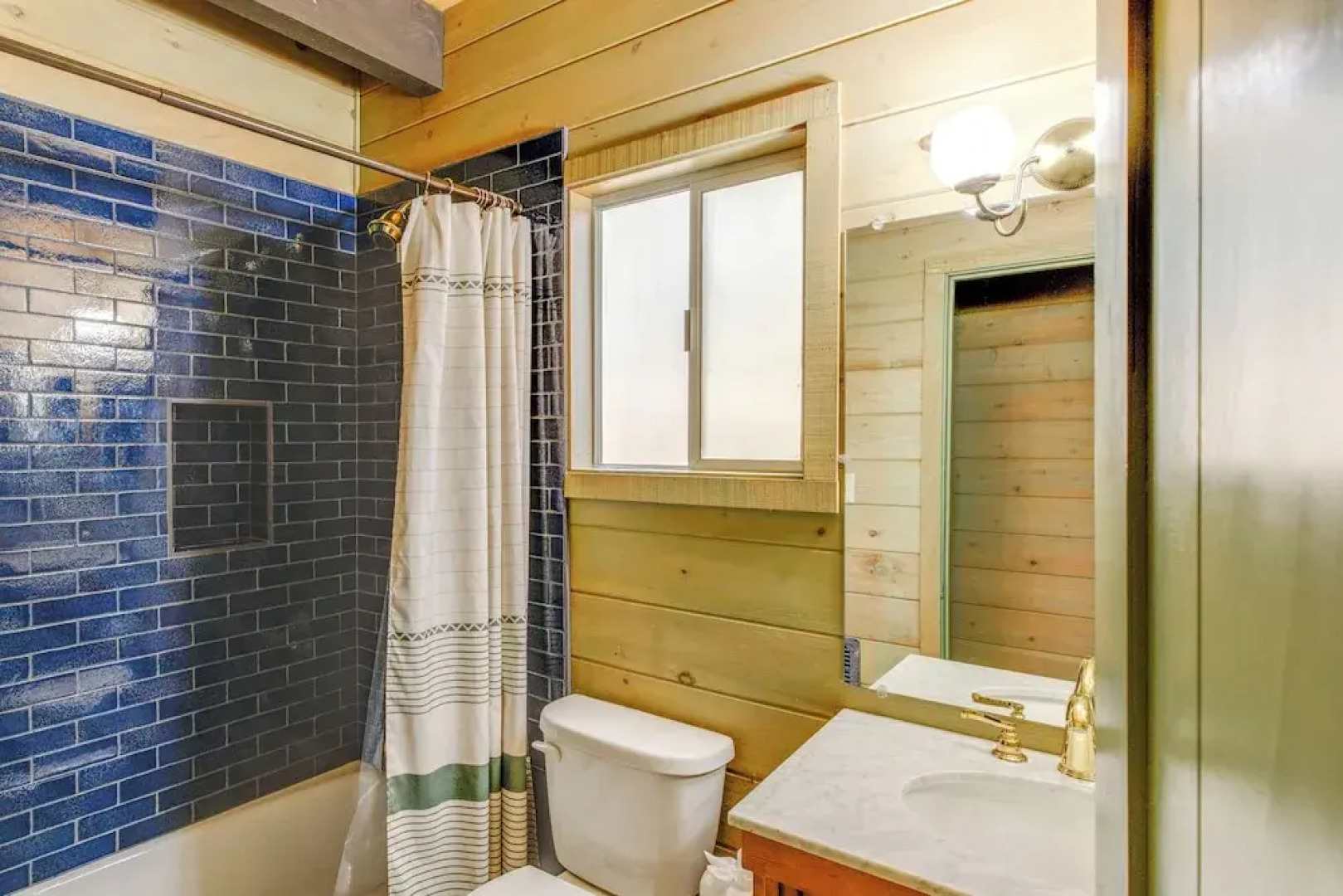 1 Mi to Beach & Golf Course! Lake Almanor Cabin