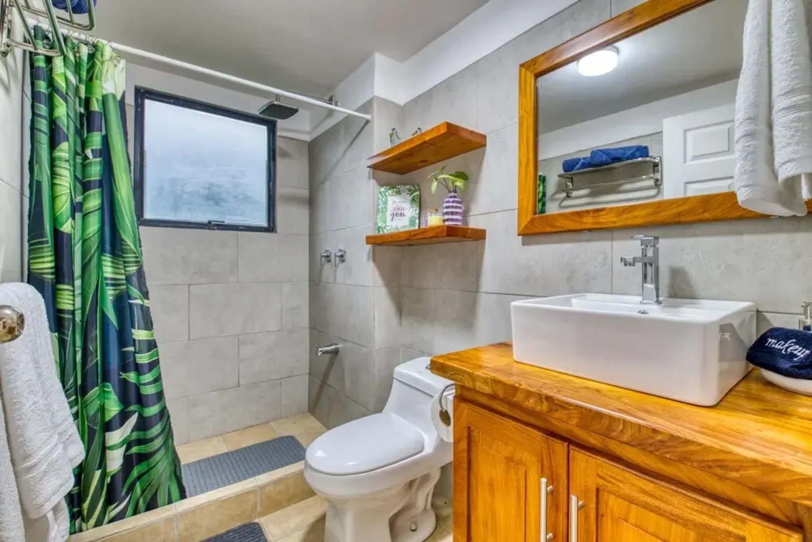 Golden Getaway Apartments