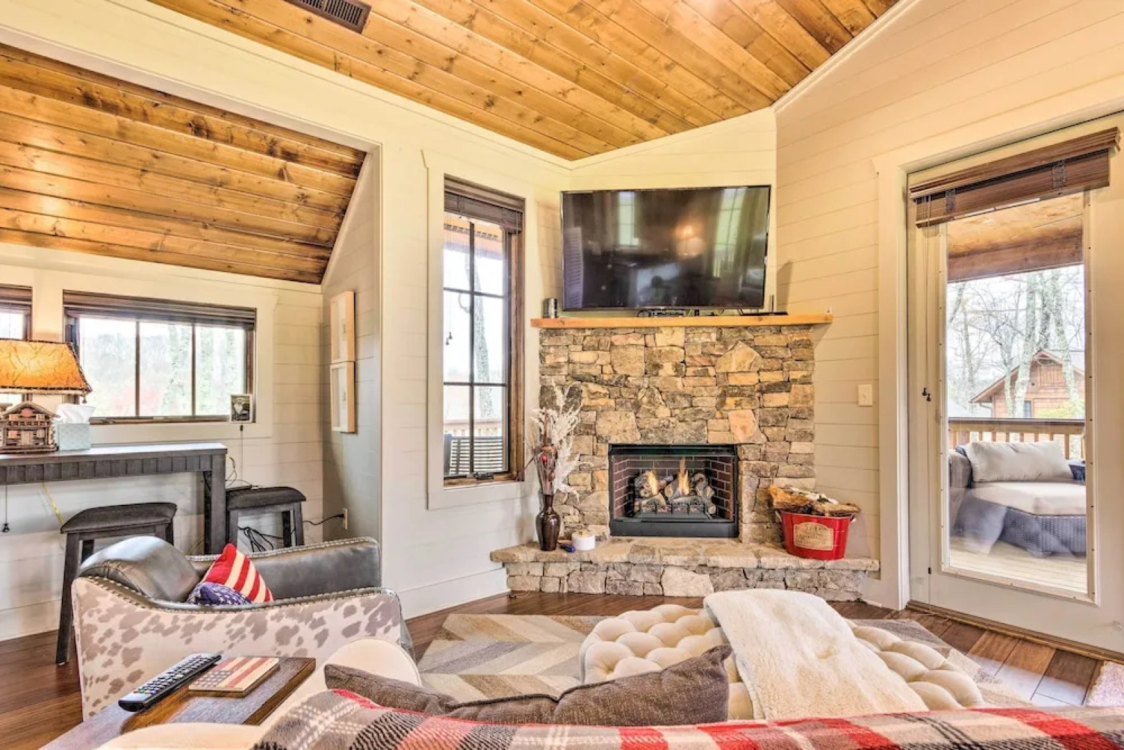 Putt-putt, Pickleball + Trails: Glenville Getaway