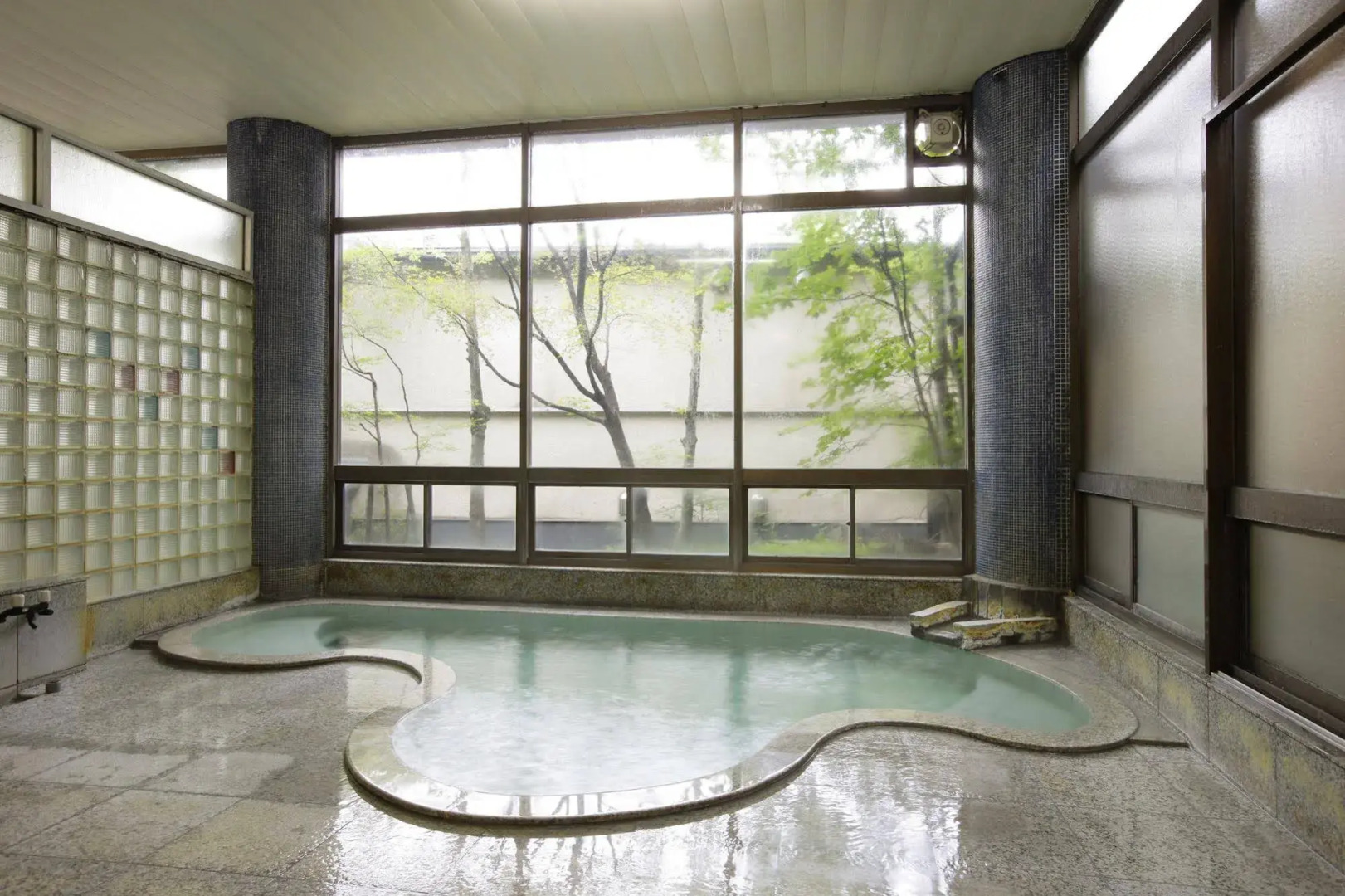 Kusatsu Hotel 1913 Bettei Pedalo