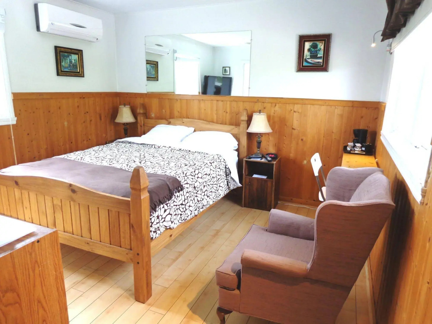 Motel Des Deux Lacs Inc