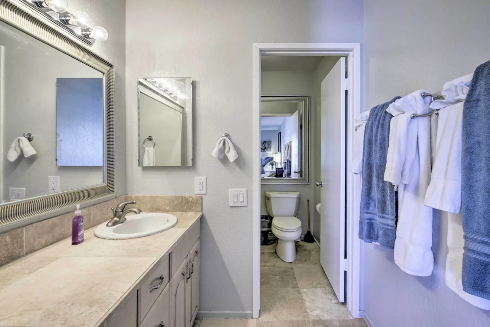 Sun Deck, Hot Tub & Kayak: Lakefront Tempe House