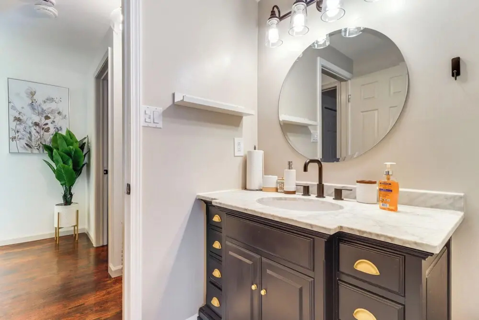 8 Mi to Henry Ford Museum: Westland Family Home